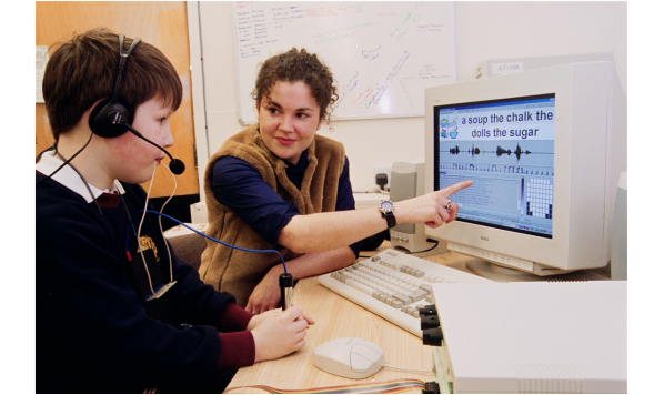 What happens as listeners become speakers during face-to-face conversation?