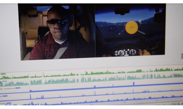 驾驶模拟器中的眼动跟踪和面部表情分析
