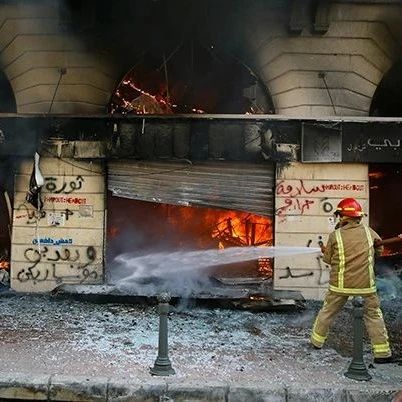 En död i protest i Libanon